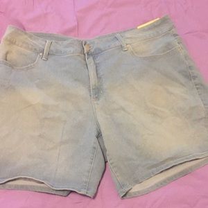 Blue denim shorts. (Walmart)